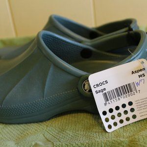 Sage Crocs solid, NWT, S 7 women's or men's 5